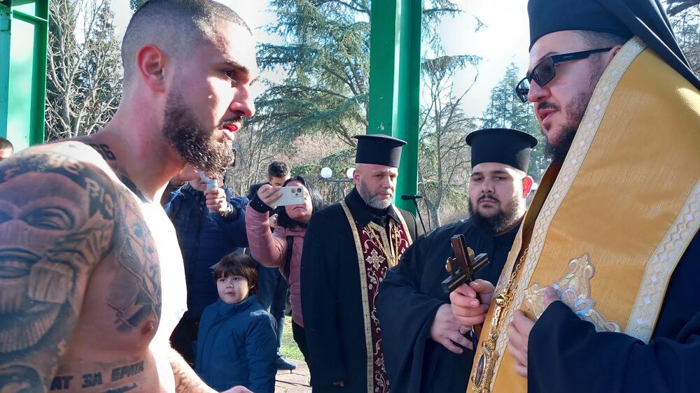 26-годишен мъж от Раднево спаси Богоявленския кръст за втори път в Стара Загора