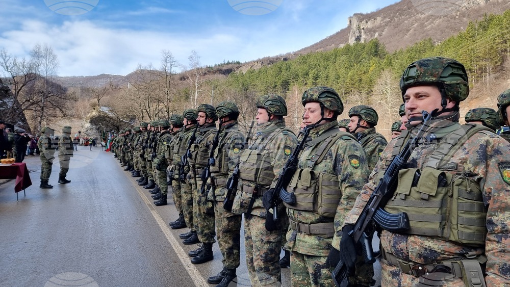 Враца - освещаване на бойните знамена