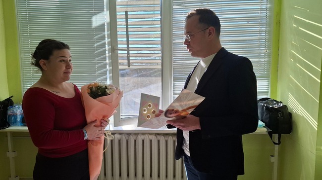 Кметът на Добрич Йордан Йорданов дари първото бебе на Добрич на Богоявление