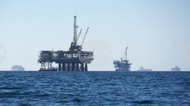Украйна заяви, че е поразила две руски нефтени платформи в Каспийско море
