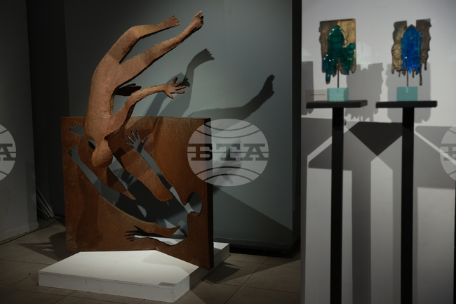 Показваме една от най-младите катедри в НХА с нейните иновативни и смели решения, каза проф. Георги Янков за изложбата на катедра „Метал“