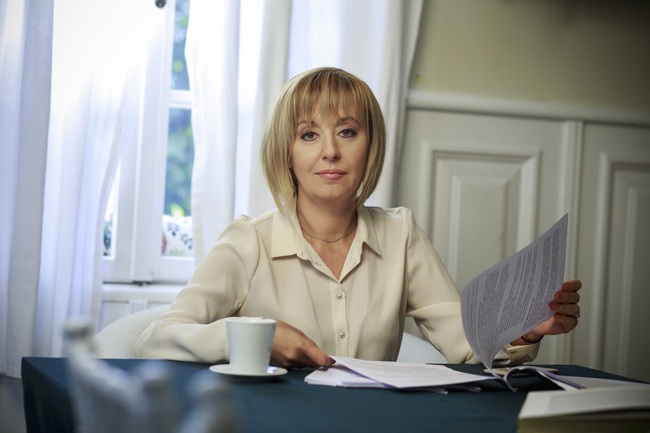 Манолова: Настояваме депутатите да приемат закона ни за забрана на едностранните увеличения на цените на телекомите