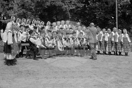 Държавен фолклорен ансамбъл за народни песни и танци „Филип Кутев" - постановление - създаване