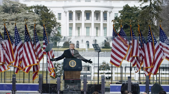 Тръмп разкритикува "корумпираните журналисти" от Би Би Си заради предизвикалия полемика монтаж на негова реч
