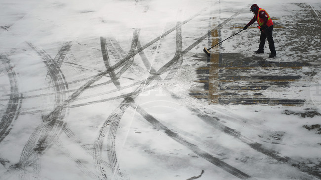 Летищата в Прага, Братислава, Будапеща и Виена отново функционират след ограниченията на въздушния трафик заради лошото време