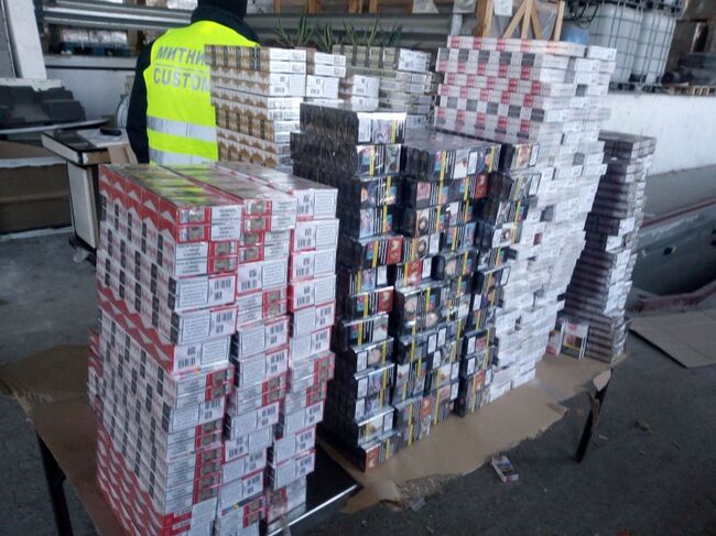 Осъдиха мъж на три години и шест месеца затвор и глоба от 45 000 лева за притежание на цигари без акцизен бандерол