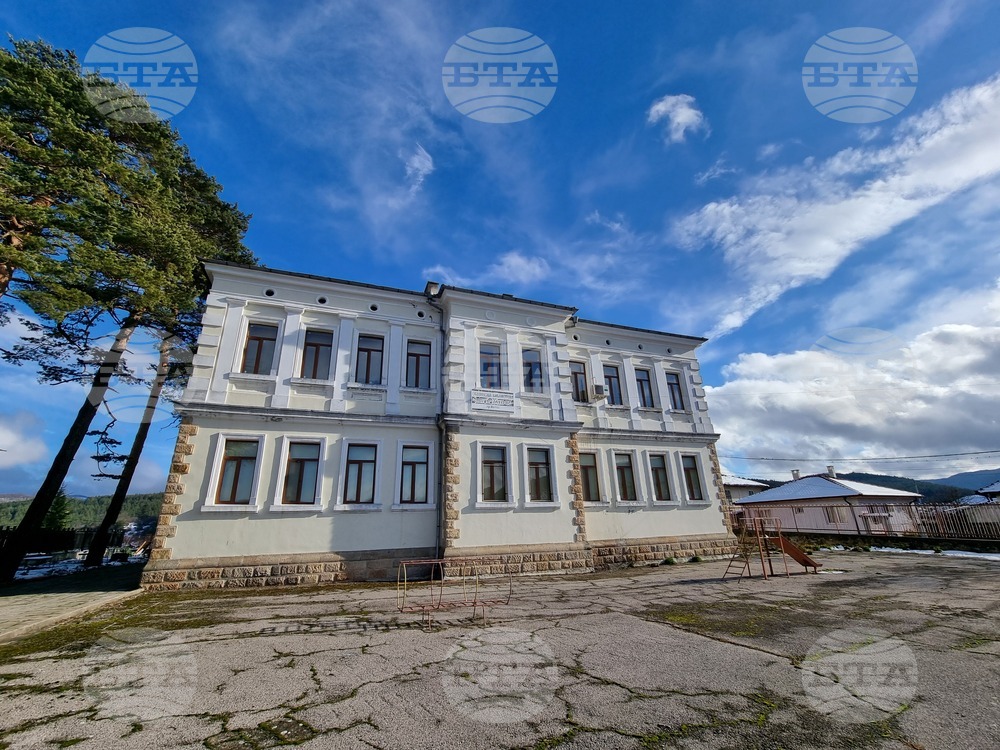 Над 260 нови книги обогатиха фонда на библиотека „Петър Матеев“ в Котел