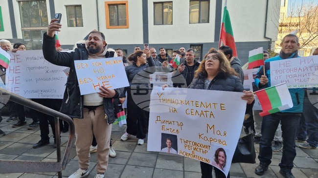 Протест срещу изграждането на ветрогенераторни паркове се състоя в Шумен пред сградата на РИОСВ и Областна администрация