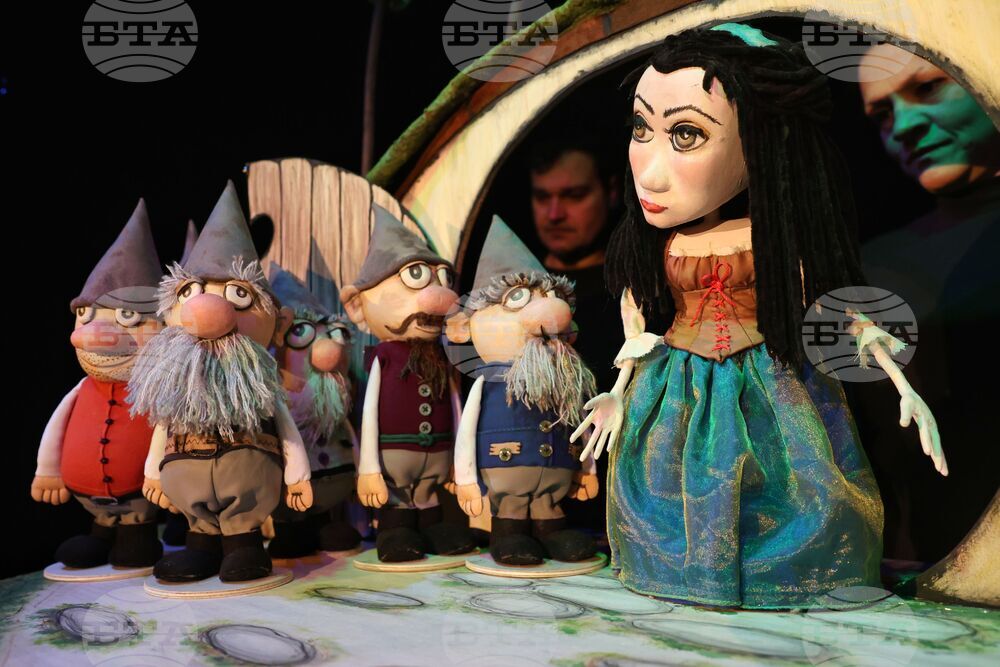 Бургас - Държавен куклен театър - "Снежанка и седемте джуджета" - генерална репетиция