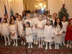 Коледен спектакъл в Париж изнесоха възпитаниците на Българското училище „Родна реч омайна“ в Бонди