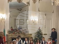 Коледен спектакъл в Париж изнесоха възпитаниците на Българското училище „Родна реч омайна“ в Бонди