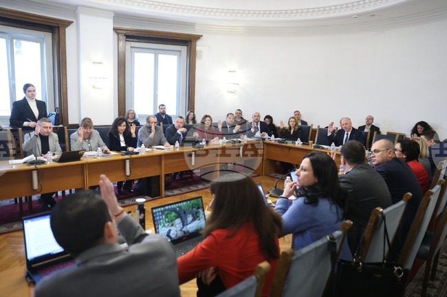 Judicial System Act Revisions Pass First Reading at Committee Stage