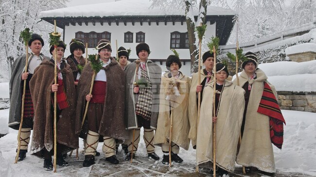 На Ивановден коледарите се събират на тежко празнично хоро, разказват от музей „Етър“