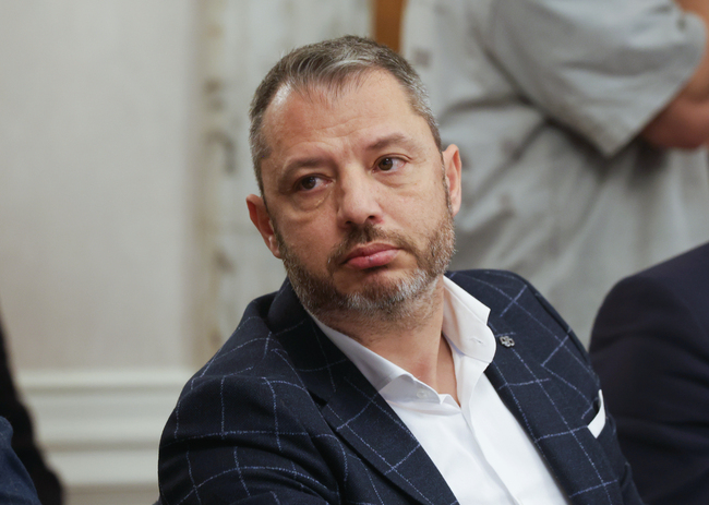Защо акцизът през 2024 г. беше преизпълнен с половин милиард спрямо заложеното от Асен Василев, попитаха Делян Добрев и Владислав Горанов от ГЕРБ