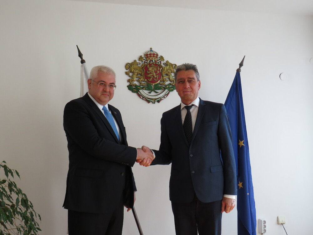 Областна администрация Шумен: Областният управител Бейнур Ахмед се срещна с посланика на Република Турция у нас Мехмет Саит Уянък