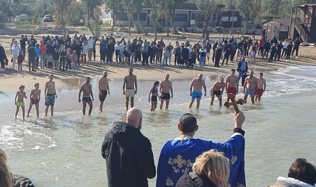 Празничен Богоявленски водосвет се състоя в Паралимни