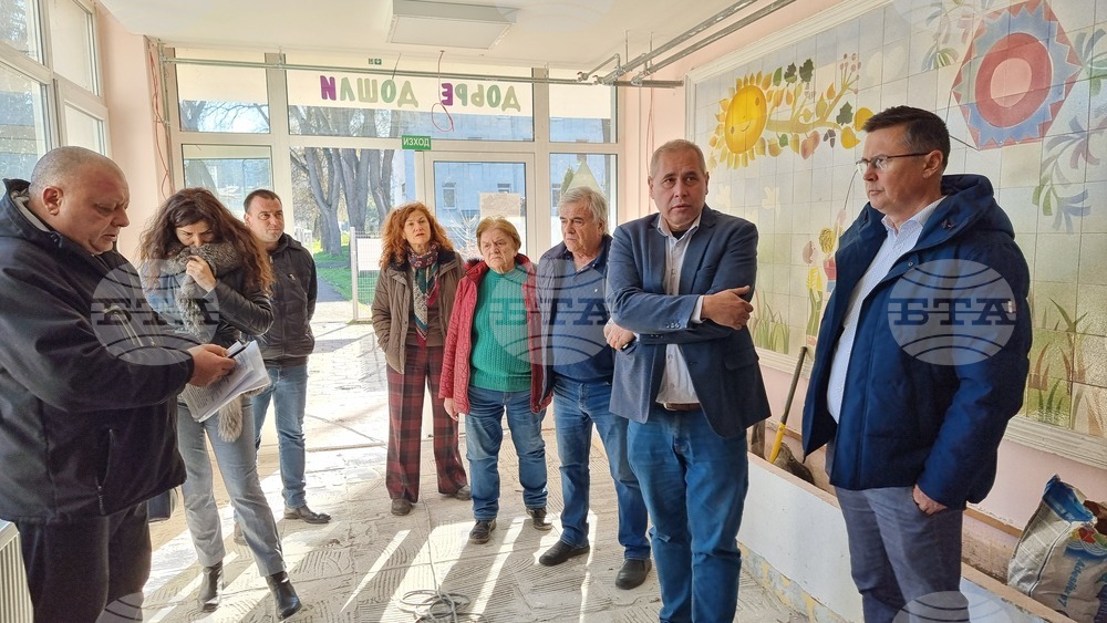 Ремонтите в детски градини "Звездица" и "Зорница" в Добрич трябва да приключат до март тази година, посочиха строители