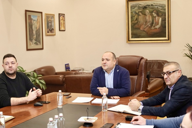 Министерство на околната среда и водите: Учени и експерти търсят практически решения за предотвратяване на инциденти със защитени видове птици