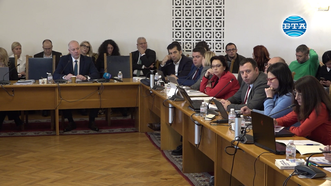 Правната комисия прие на първо четене три законопроекта за промени в Закона за съдебната власт във връзка с ВСС и главния прокурор