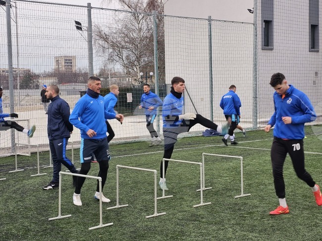 Футболистите на Дунав Русе се готвят двуразово 