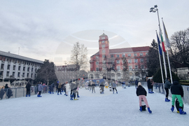 Плевен - ледена пързалка - атракция