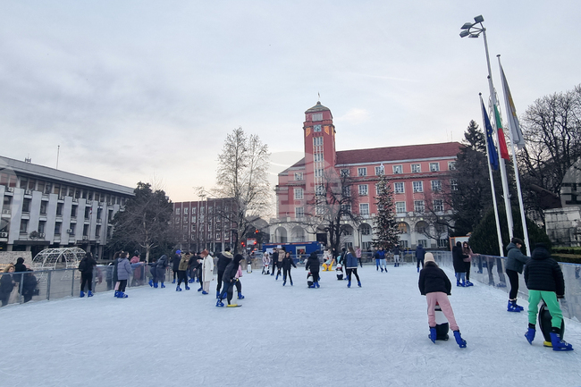 Плевен - ледена пързалка - атракция