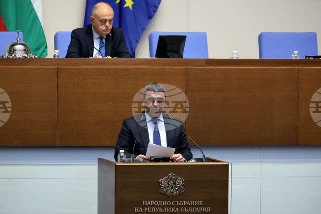 Сайтовете за разпространение на нерегламентирани вещества се регистрират не само на територията на България, посочи вътрешният министър