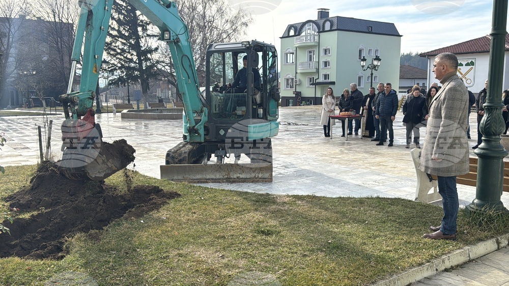 Гурково - централен площад - първа копка