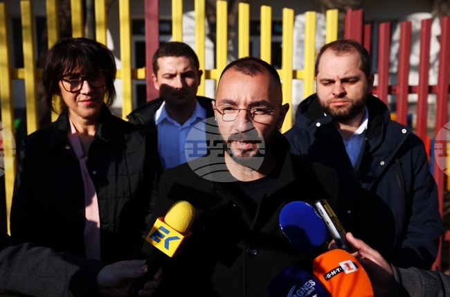 Столичната община бездейства и не се предприемат никакви мерки за намаляване на замърсяването на въздуха в София, заяви Антон Хекимян