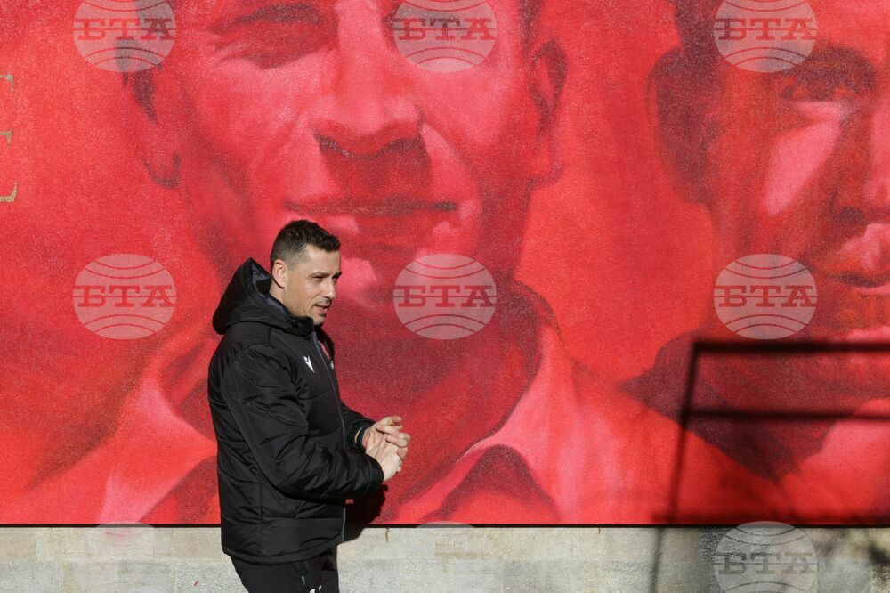 Треньорите Александър Томаш и Тодор Кючуков, както и Тибо Вион пропуснаха тренировката на ЦСКА заради стомашно неразположение