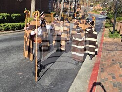 Фолклорна група „Роса” и ученици от училище „Св. Константин-Кирил Философ” в Атланта пресъздадоха обичая „коледуване“