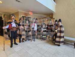 Фолклорна група „Роса” и ученици от училище „Св. Константин-Кирил Философ” в Атланта пресъздадоха обичая „коледуване“