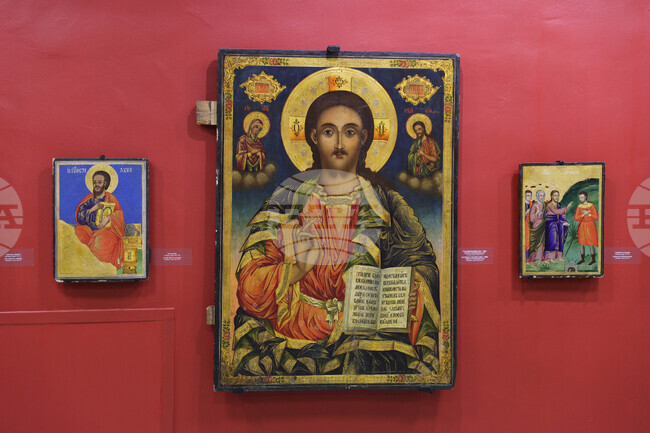 Русе - „Икони” - изложба