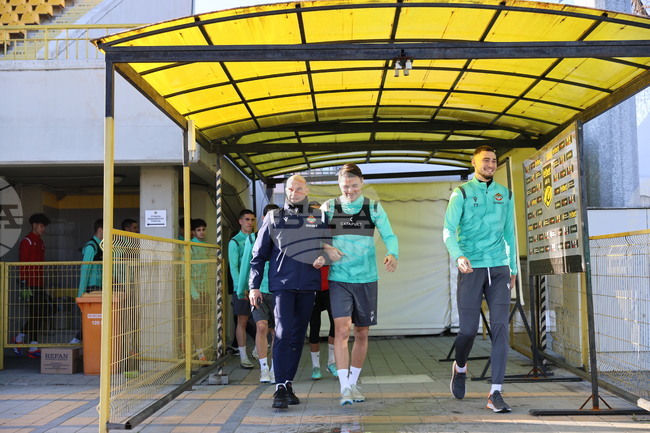 Футболистите на Ботев Пловдив тренират във фитнеса