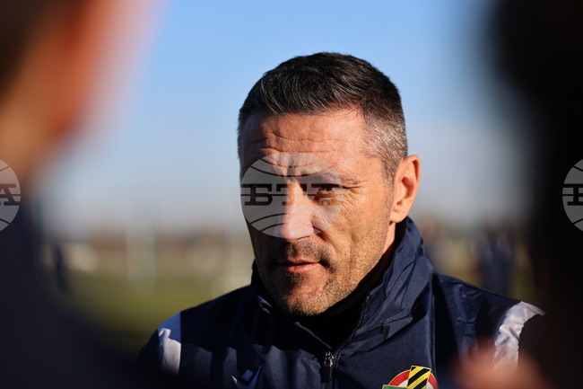 "Работим по търсенето на заместник на Атноан Конте", каза наставникът на Ботев Пловдив Душан Керкез