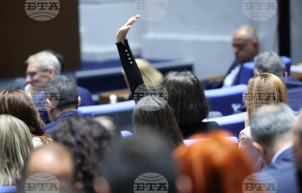 С голямо мнозинство депутатите приеха на първо четене и трите законопроекта за промени в Закона за вероизповеданията