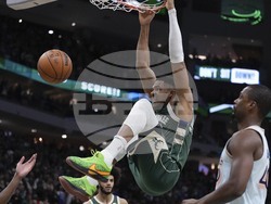 Spurs Bucks Basketball