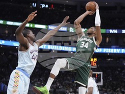 Spurs Bucks Basketball