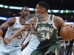 Spurs Bucks Basketball