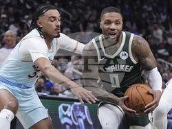 Spurs Bucks Basketball
