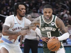 Spurs Bucks Basketball
