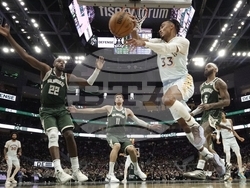 Spurs Bucks Basketball