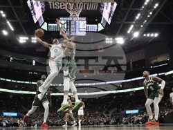 Spurs Bucks Basketball