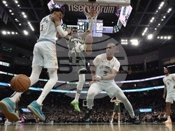 Spurs Bucks Basketball