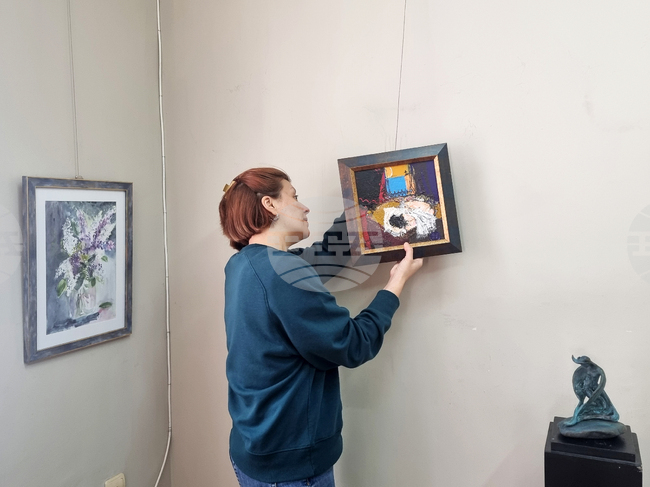 Плевенски творци представят обща изложба в артцентър „Къща на художниците“