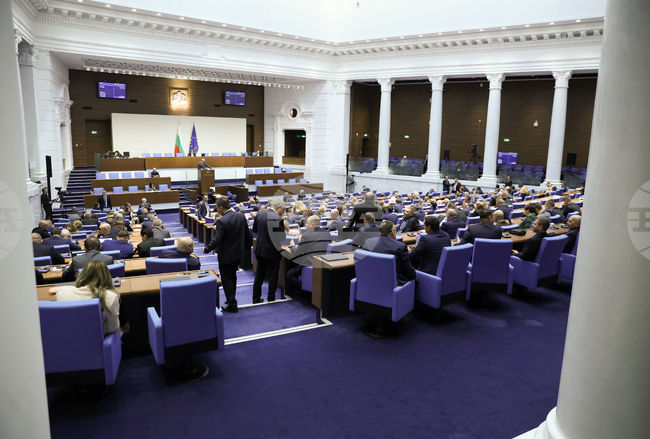 Депутатите обсъждат на първо четене три законопроекта за изменение на Закона за вероизповеданията