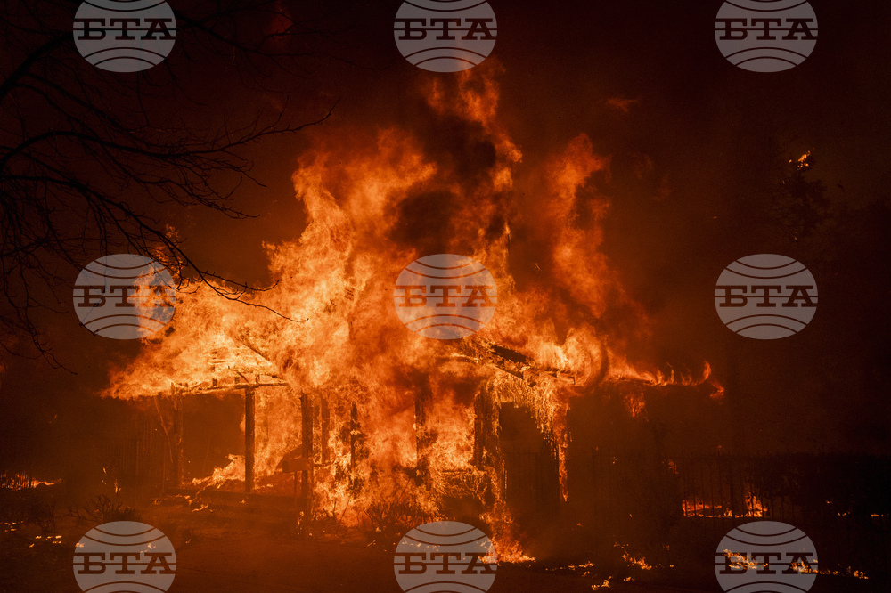 Мач от Националната хокейна лига беше отложен заради пожарите в щата Калифорния