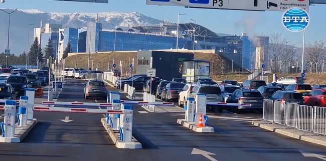 Нова организация за достъп и престой пред Терминал 2 на Летище София влиза в сила от днес 
