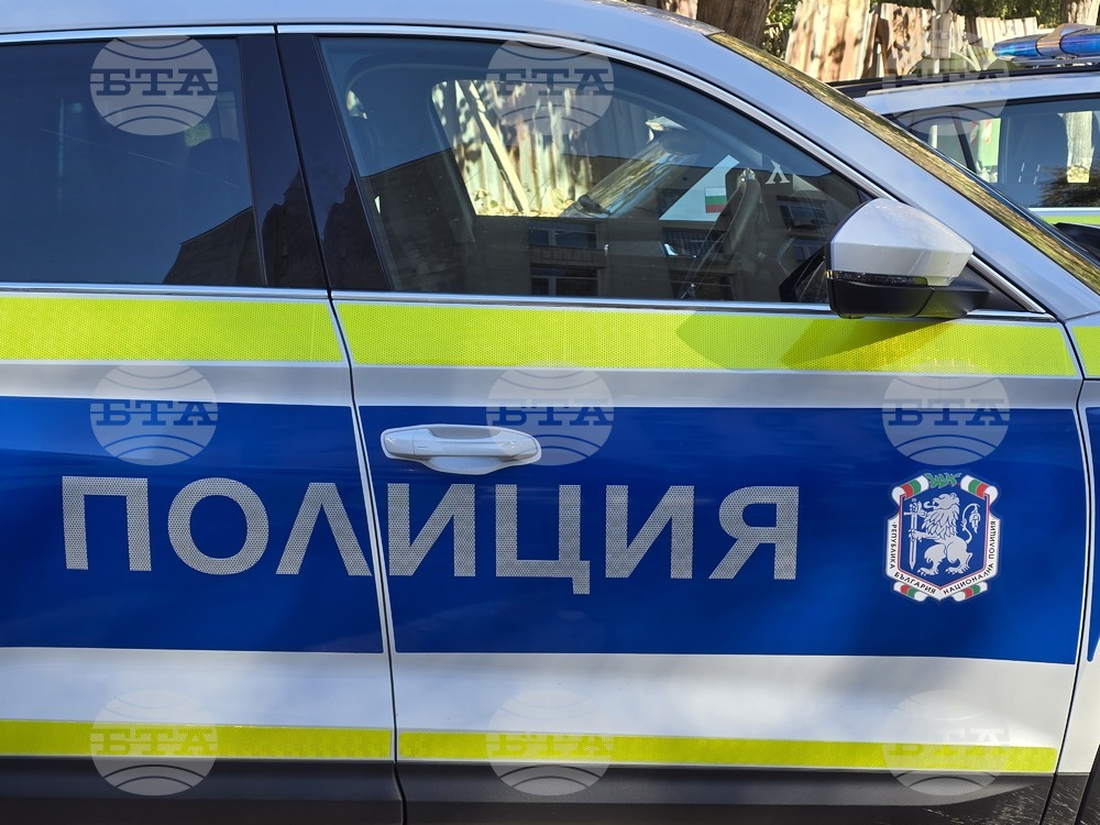 Полицията в Добрич задържа 11 души след специализирана полицейска операция за противодействие на престъпления, свързани с наркотици