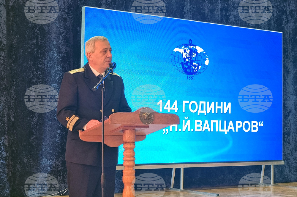 Офицерите, възпитаници на ВВМУ, направиха морската граница най-сигурната, каза началникът на училището Калин Калинов